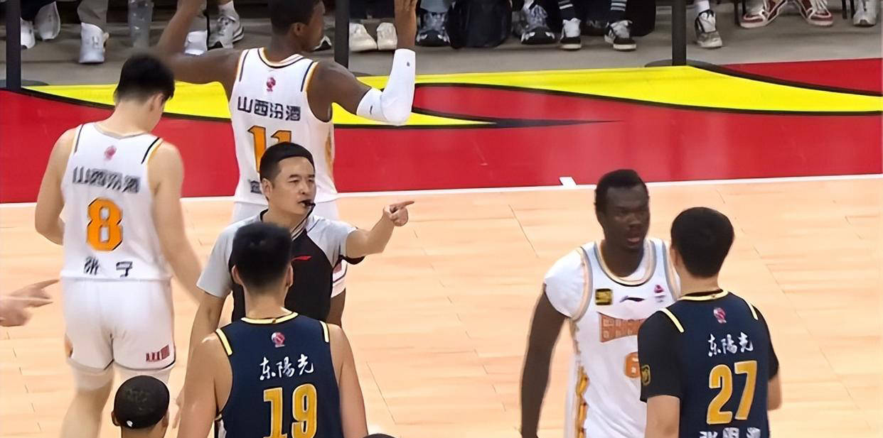 广发官网-热门球队纷纷获胜，CBA联赛场面火爆